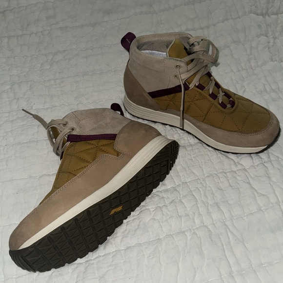 Teva Womens ReEmber Commute Yellow Quilted Outdoor Ankle Boots Shoes - Picture 6 of 9